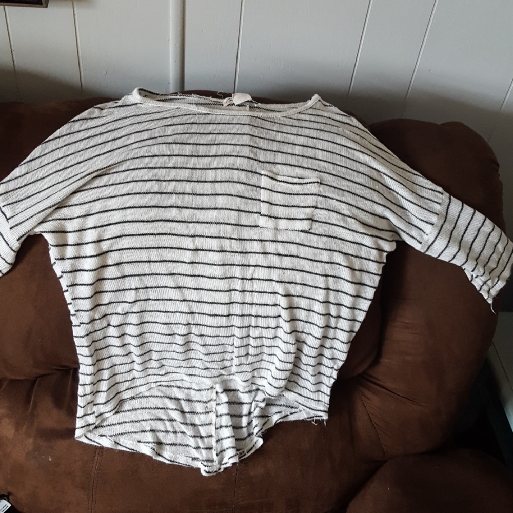 Light half sleeve sweater